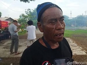 Puluhan Warga Mengungsi Usai Rumahnya Ludes Terdampak Gudang Palet Terbakar Puluhan Warga Mengungsi Usai Rumahnya Ludes Terdampak Gudang Palet Terbakar