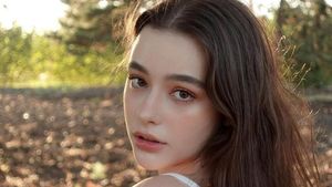 10 Foto Dasha Taran, Wanita Tercantik dari Rusia Kalahkan Lisa Blackpink