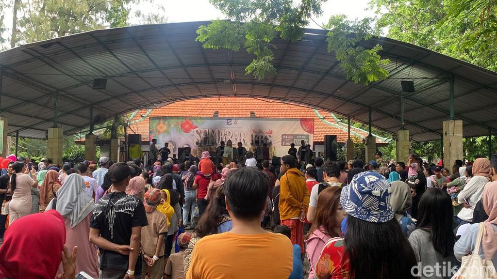 Pengunjung KBS Membeludak di Libur Tahun Baru 2024 Pengunjung KBS Membeludak di Libur Tahun Baru 2024