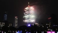 Kembang Api Terangi Gedung Tertinggi di Taiwan