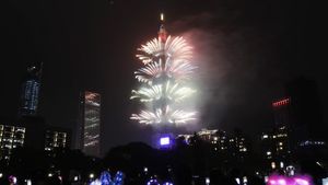 Kembang Api Terangi Gedung Tertinggi di Taiwan