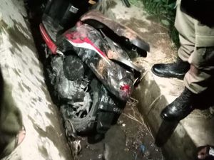 Motor Klitih Ditinggal di Parit, Pelaku Bawa Sajam-Kabur Saat Akan Ditangkap Motor Klitih Ditinggal di Parit, Pelaku Bawa Sajam-Kabur Saat Akan Ditangkap