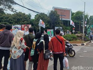 Hindari Macet, Warga Rela Turun dari Angkot-Jalan Kaki 1,7 Km ke Ragunan