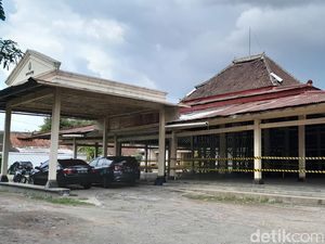 Melihat Nasib Sasana Mulya, Rumah Putra Raja Solo yang Kini Memprihatinkan Melihat Nasib Sasana Mulya, Rumah Putra Raja Solo yang Kini Memprihatinkan
