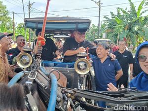 Menteri PUPR Basuki Naik Dokar Tinjau Revitalisasi Kota Lama Banyumas Menteri PUPR Basuki Naik Dokar Tinjau Revitalisasi Kota Lama Banyumas