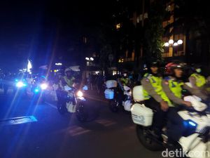 Perayaan Tahun Baru di Bundaran HI Selesai, Jl Sudirman-Thamrin Kembali Dibuka Perayaan Tahun Baru di Bundaran HI Selesai, Jl Sudirman-Thamrin Kembali Dibuka
