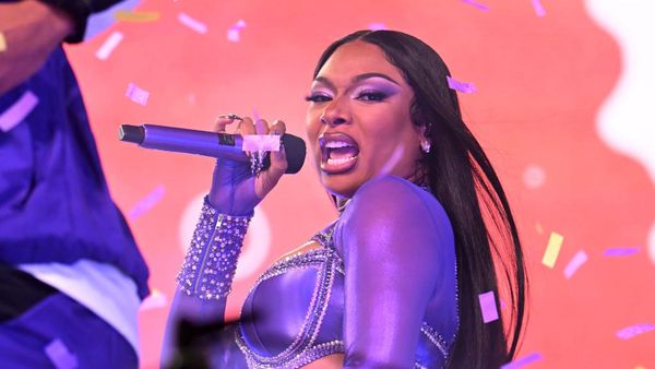 Aksi Megan Thee Stallion Manggung di Times Square