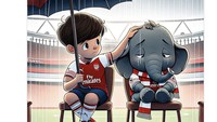 Fans Arsenal menghibur Si Gajah yang menangis di tengah hujan. (Foto: Twitter)