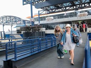 Sandiaga Sambut Wisman Pertama Tahun 2024 di Bintan