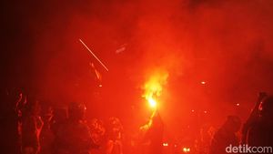 Potret Kemeriahan Malam Pergantian Tahun di Kota Surabaya