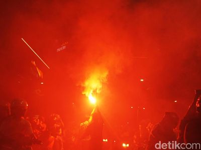 Potret Kemeriahan Malam Pergantian Tahun di Kota Surabaya