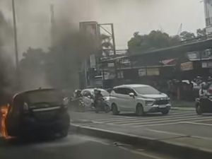 Mobil Terbakar di Jalan Raya Jakarta-Bogor, Lalin Sempat Tersendat