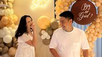 Foto: Pamela Bowie Gelar Gender Reveal & Pesta Tahun Baru, Mesra Bareng Suami