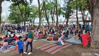 Potret 1 Januari 2024: Pantai Kenjeran Diserbu Wisatawan