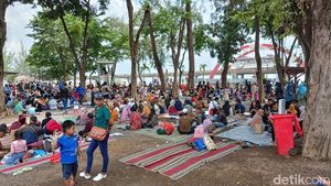 Potret 1 Januari 2024: Pantai Kenjeran Diserbu Wisatawan