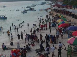 7.323 Wisatawan Padati Tanjung Bira Bulukumba Saat Pergantian Tahun Baru 7.323 Wisatawan Padati Tanjung Bira Bulukumba Saat Pergantian Tahun Baru