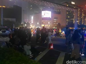 Perayaan Tahun Baru Usai, Warga Mulai Tinggalkan Kawasan Bundaran HI