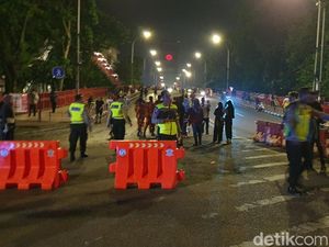 Pengendara Putar Arah di Jembatan Ampera, Pj Gubernur Sumsel Bagi Bansos