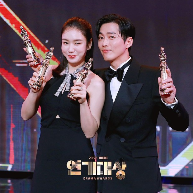Pasangan Drakor Terbaru Mendapat Penghargaan Best Couple!