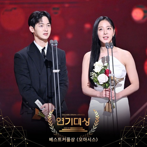 Pasangan Drakor Terbaru Mendapat Penghargaan Best Couple!