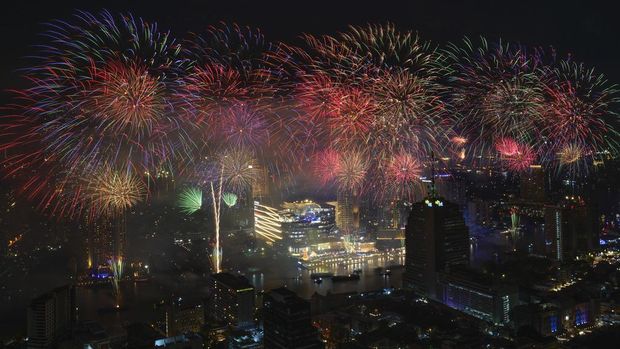 Perayaan malam perubahan tahun dari 2023 ke 2024 ditandai dengan pesta kembang api. Yuk, intip kemeriahannya di sejumlah negara.
