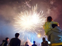 Tahun Baru, Petasan, dan Pesta Politik 2024