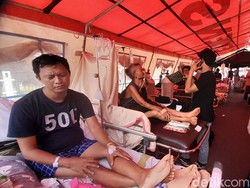 Dievakuasi gegara Gempa, Pasien RSUD Sumedang Kepanasan di Tenda Darurat