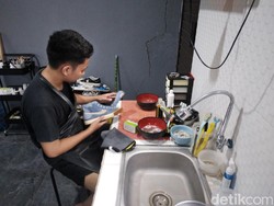 Mengulik Bisnis Cuci dan Reparasi Sepatu ala Anak Muda Cirebon