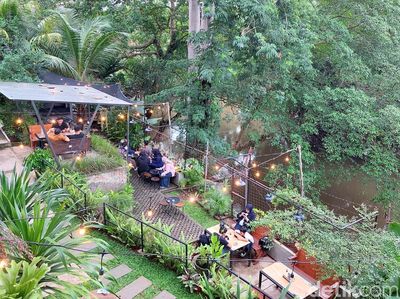 Foto: Kafe Instagramble di Tepi Sungai Ciliwung