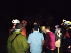 Tim SAR Cari Pemotor yang Terseret Banjir Saat Lewati Jalan Longsor di Kerinci