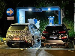 Mobil Listrik Wuling Cloud EV Kepergok Dicas di SPKLU Fast Charging PLN, Ini Wujudnya