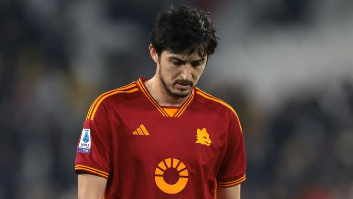 TURIN, ITALY - DECEMBER 30: Sardar Azmoun of AS Roma reacts during the Serie A TIM match between Juventus and AS Roma at Allianz Stadium on December 30, 2023 in Turin, Italy. (Photo by Jonathan Moscrop/Getty Images)