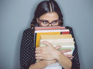 Ini Ciri-ciri Orang Introvert dan Kelebihannya di Tempat Kerja Ini Ciri-ciri Orang Introvert dan Kelebihannya di Tempat Kerja