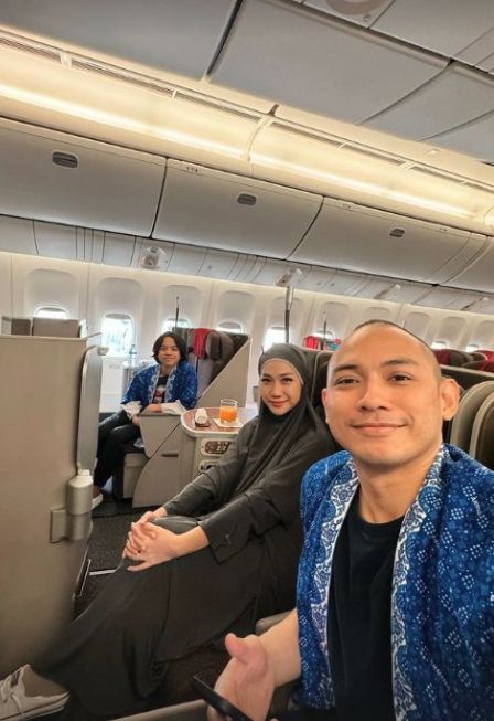 BCL Tampil Syar’i Saat Umrah di Tahun Baru