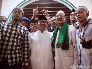 Momen Cak Imin Ziarah ke Makam Habib Husein Luar Batang