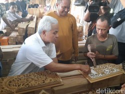 Ganjar Kunjungi Jepara, Perajin Ukir Sambat soal Modal