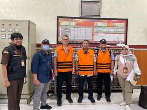 KPK Jebloskan Yana Mulyana Cs ke Lapas Sukamiskin KPK Jebloskan Yana Mulyana Cs ke Lapas Sukamiskin