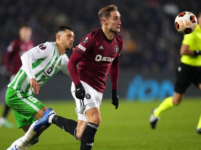 Betis' Guido Rodriguez, left, challenges Sparta's Jan Kuchta during the Europa League group C soccer match between Sparta Prague and Betis at the Epet Arena in Prague, Czech Republic, Thursday, Nov. 30, 2023. (AP Photo/Petr David Josek)