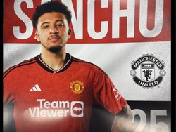 Sosok Jadon Sancho menjadi model kalender MU di bulan Januari. Foto: dok. Internet/X (Twitter)