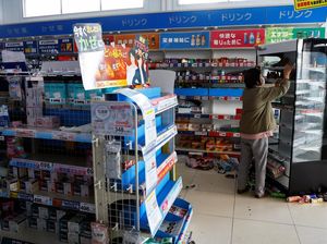 Pemilik Apotek di Jepang Gratiskan Belanja untuk Warga Pemilik Apotek di Jepang Gratiskan Belanja untuk Warga