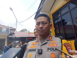 Polisi Amankan Golok Saat Olah TKP Tewasnya Majikan dan ART di Blitar