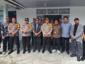 Kapolresta Cek Gudang Logistik KPU dan Audiensi Bareng Bawaslu Pekanbaru Kapolresta Cek Gudang Logistik KPU dan Audiensi Bareng Bawaslu Pekanbaru
