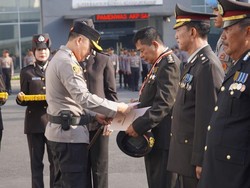 128 Polisi di Surabaya Dapat Kenaikan Pangkat di Awal Tahun 2024