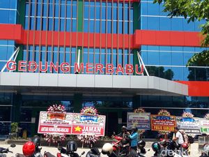 Karangan Bunga untuk Relawan Ganjar Berjejer di RSUD Pandan Arang Boyolali Karangan Bunga untuk Relawan Ganjar Berjejer di RSUD Pandan Arang Boyolali