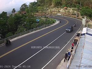 Lalin Jalan Wonosari Sore Ini: Arus Kendaraan Normal