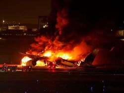 Jepang Selidiki Penyebab Tabrakan Japan Airlines di Bandara Haneda