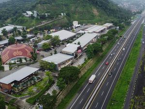 Pantauan Arus Balik Libur Tahun Baru di Tol Trans Jawa Pantauan Arus Balik Libur Tahun Baru di Tol Trans Jawa