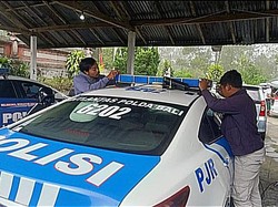 Lampu Rotator Mobil Polisi Dipasang Kaca Film 20 Persen, Emang Cukup?