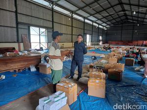 3 Juta Surat Suara Pemilu 2024 di Lamongan Mulai Disortir dan Dilipat 3 Juta Surat Suara Pemilu 2024 di Lamongan Mulai Disortir dan Dilipat