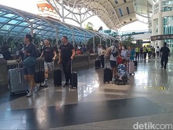 Puncak Arus Balik, Kepadatan Penumpang di Bandara Ngurah Rai Mulai Terlihat
